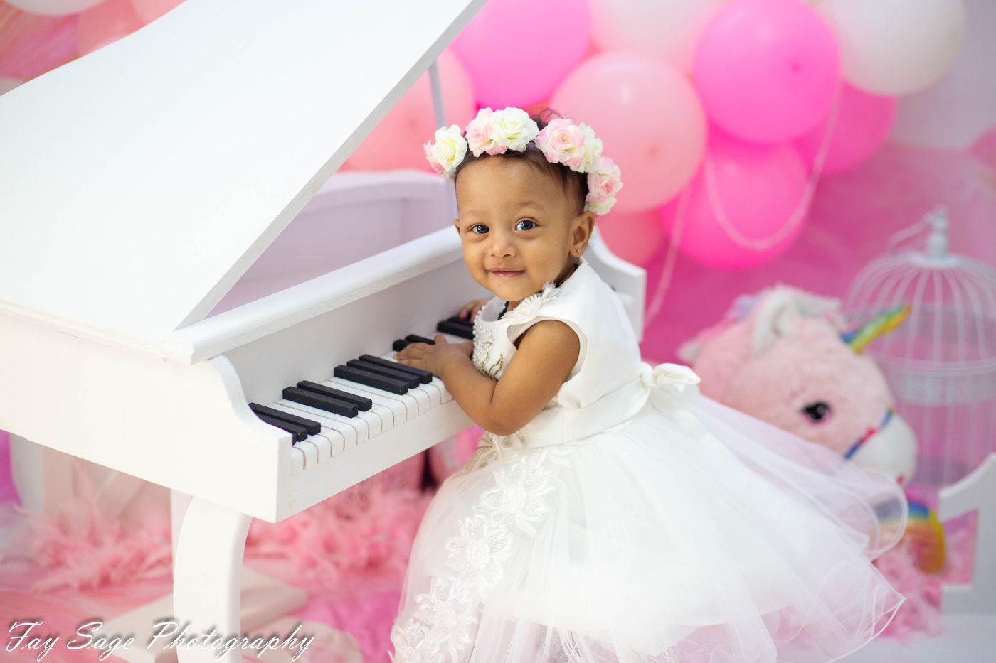 Grand piano prop add-on for cake smash session